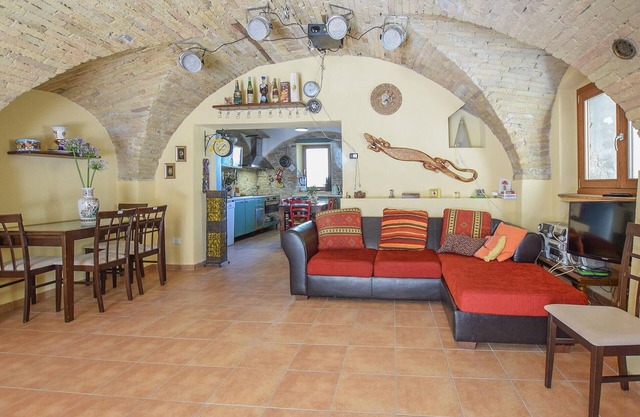 Nice apartment in Castilenti with WiFi