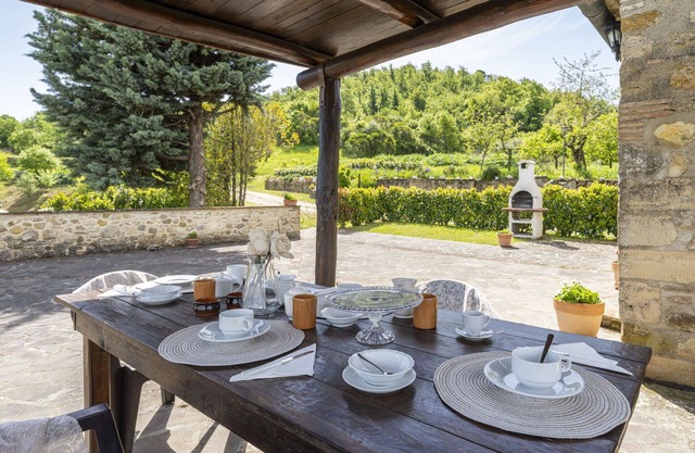 Nice apartment in villa for 4 guests with WIFI, pool and panoramic view