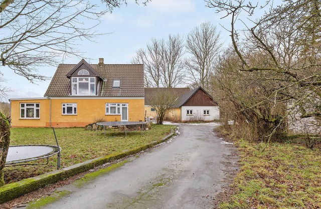 Nice apartment in Klemensker