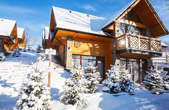 Nice apartment in villa for 6 guests with WIFI, TV, terrace, pets allowed and parking