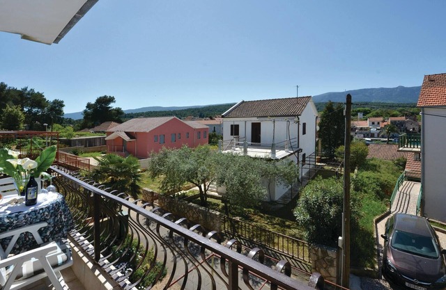 Nice apartment in Vrboska with WiFi