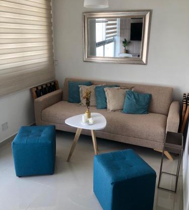 Nice apartment on the 11th floor with pool and park view