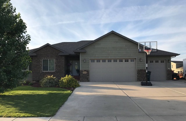 Nice, clean, large 4-Bedroom home between Sturgis and Rapid City