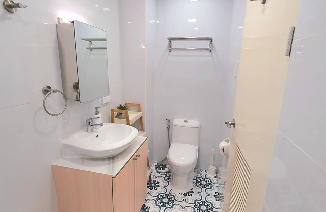 Nice, Fresh, Modern, Cozy and Quiet 1 One bedroom condo with Wifi Internet