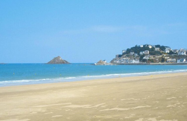 Nice holiday home near the beach, Hillion