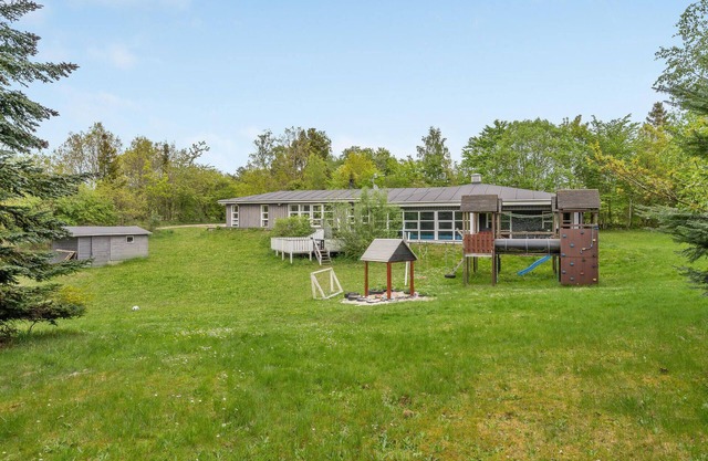 Nice home in Ebeltoft with kitchen