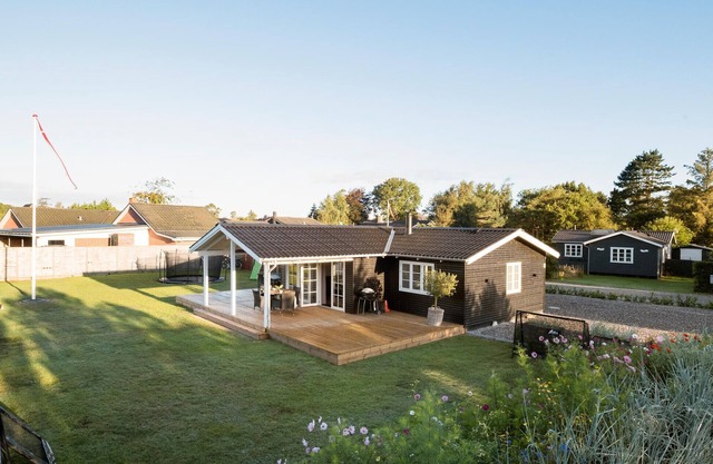 Nice home in Hadsund with WiFi