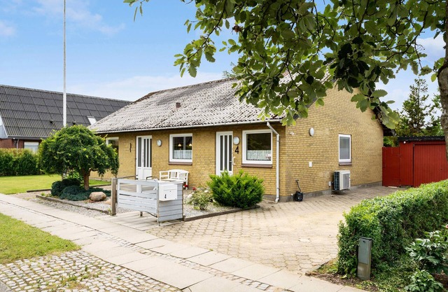 Nice home in Skjern with WiFi