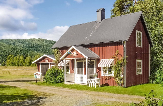 Nice home in Stöllet with kitchenette