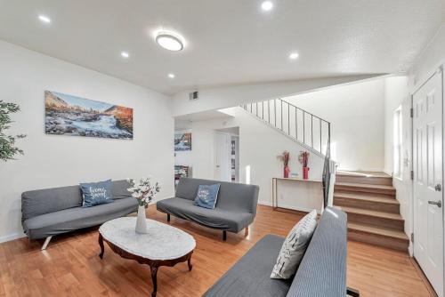 Nice House 4 bedrooms 2 baths, free Wi-Fi, Parking, Washer