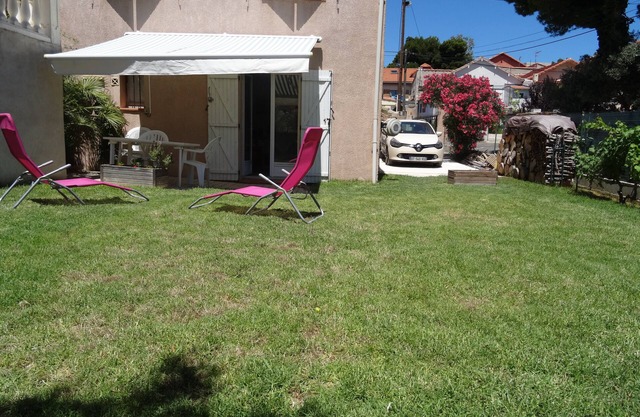 Nice independent studio on the ground floor of a villa in L'estaque Mourepiane.