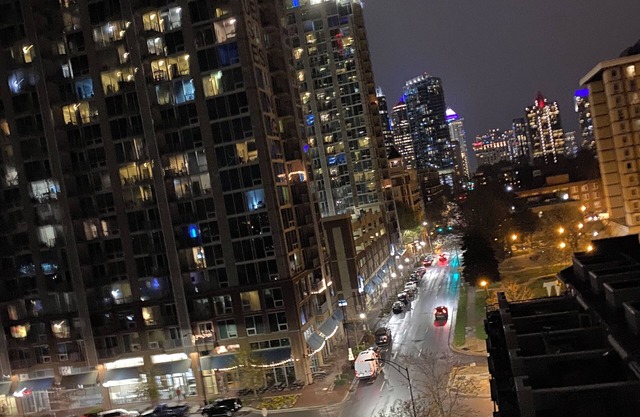 Nice place in uptown with skyline and pool view