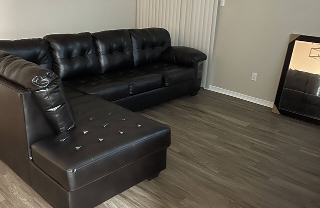 Nice quiet area that 12 minutes from downtown New Orleans