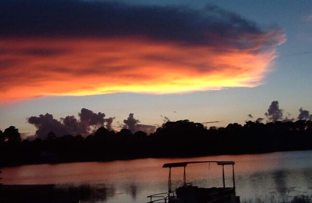 Nice quiet lakefront home with great fishing !