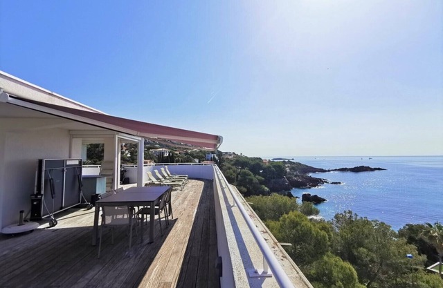 Nice rooftop apartment, stunning sea view