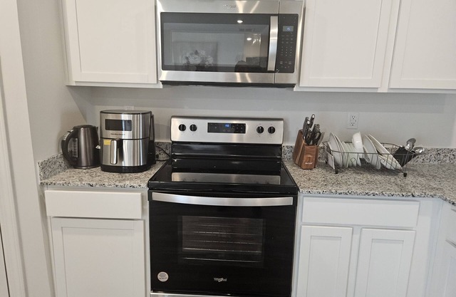 Nice room. It's 30 minutes away from Kennesaw and 7 from the Hyundai plant.