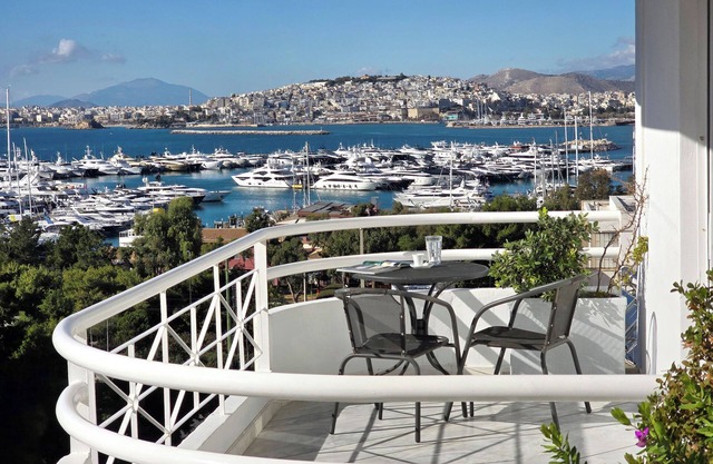 Νice Sea View Elegant Apartment in Marina Floisvos