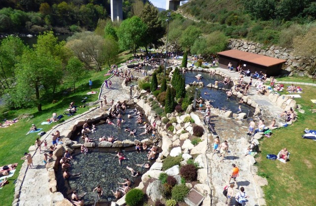 Nice stone house in "El Balcón de Orense"