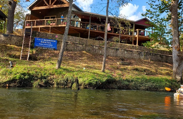 Nicest Cabin On The White River NEW RIVERFRONT DECK AND STONE STAIRS