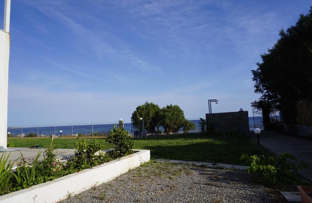 Nicholas Waves Beach Studios