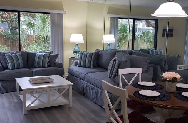 NIGHT OF LIGHTS! HEATED POOL & TENNIS CLEAN,2BR,2BA VILLA, 5-STAR REVIEWS!