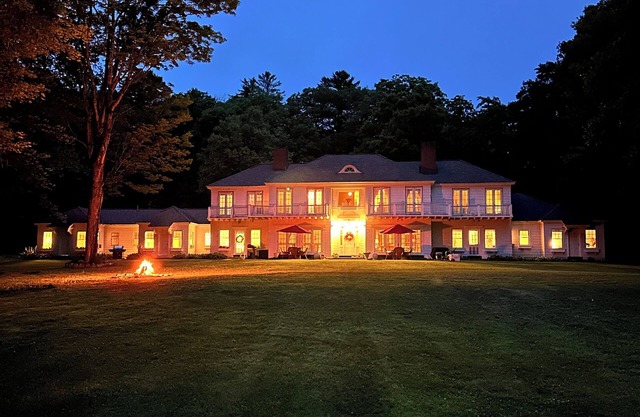 Nightingale Cottage within Historic Former Elizabeth Arden Spa. Belgrade Lakes
