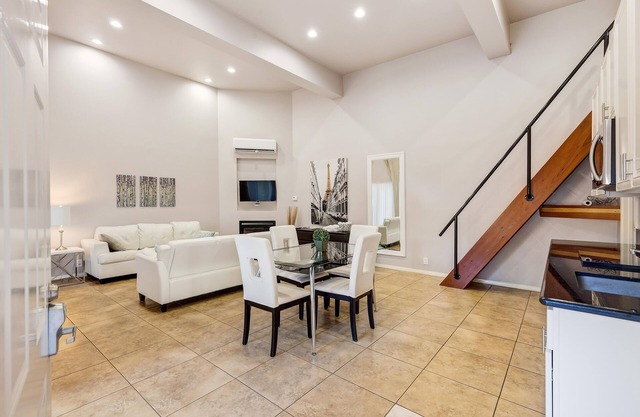 Nimitz & W Point Loma Blvd! Detached Studio Queen Sofa Bed, and loft w/Queen