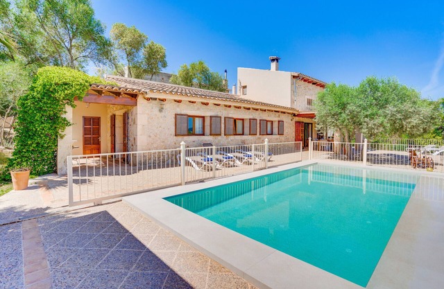 Nines with pool for 6 in Petra