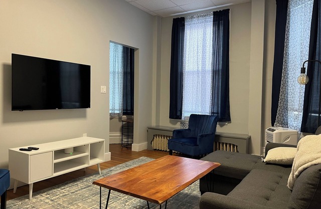 Nittany Nest: Cozy 3 Bedroom - NEW BEDS