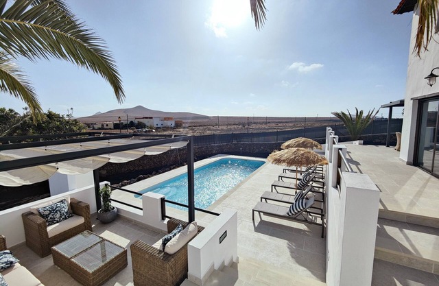 No 2. Stunning 4-Bedroom Villa with Large Pool