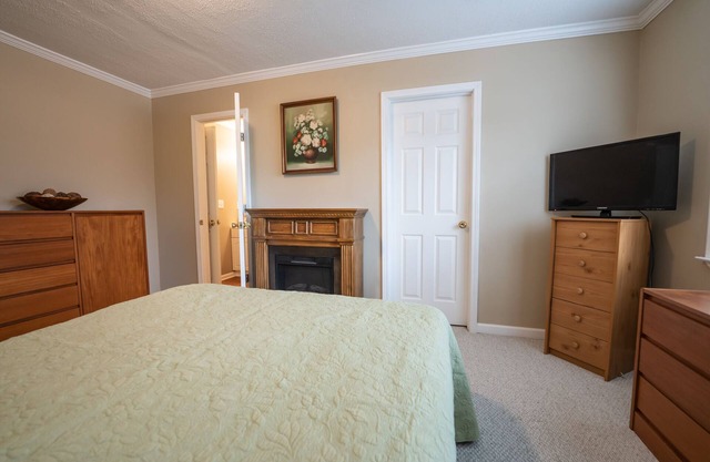 No Cleaning Fee-Apartment for Rent-Travel Nurse/Medical Staff welcome