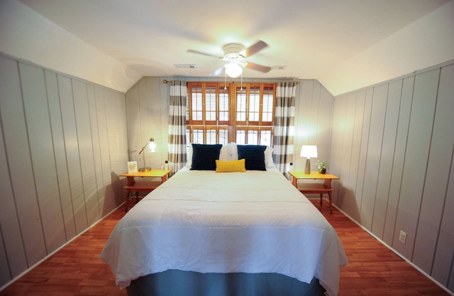 NO CLEANING FEE! Blue Door Bungalow - Fast Fiber Wi-Fi & Cozy Amenities