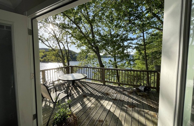 No DeadLines Lakehouse on Smith Lake