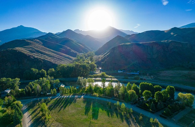 No Fees! Riverfront Gypsy Wagon on Mini Donkey Ranch!