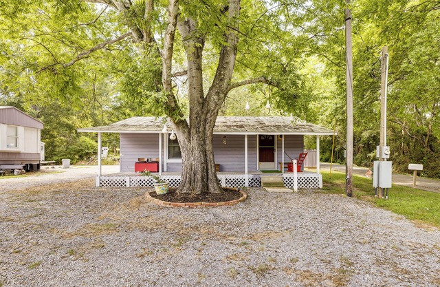 No Pet Fee! Family Cabin 2 Mi to Lake Guntersville