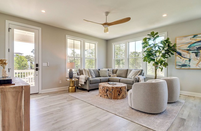 "No Regerts" a Modern and Spacious 5-bedroom home in Wilmington