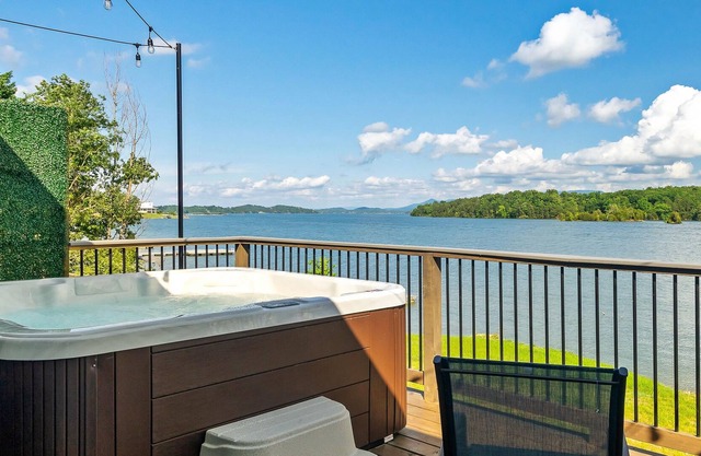 No Wake Zone (1-Bedroom Villa) with Lake view by RedAwning