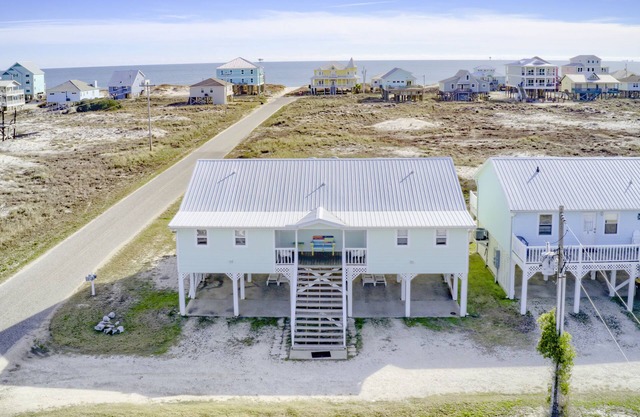 No Xtra pet fee! Quiet townhouse 900' away from the beach with gulf & bay views!