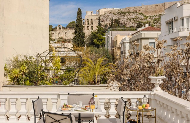 Noble Suites