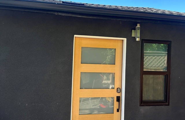 NOHO: 1 Bedroom, 1 Bathroom New Modern Home with Gated Parking