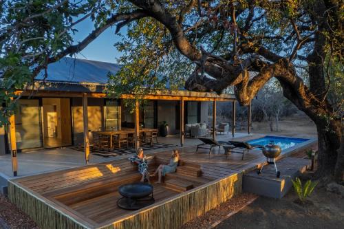 Nomads Den Safari Villas - Heated Pools and Riverbed views