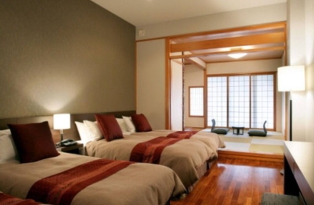 Nonsmoking JapaneseWestern style room 4 beds 6 tatami mats Breakfast included/Uruma Okinawa