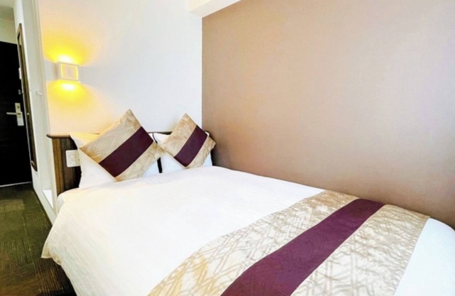 NonsmokingSemidouble room Without meals 1 st/Osaka Ōsaka