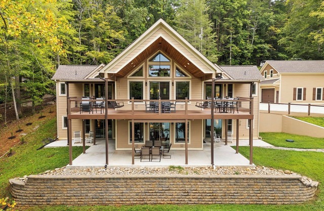 Norris Lakefront Retreat! King Suites, Large private dock, Firepit, Great Views