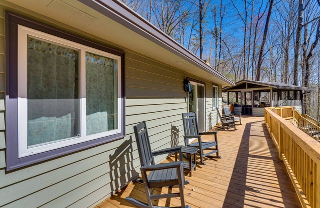 North Carolina Coupes Retreat w/Deck & Grill!