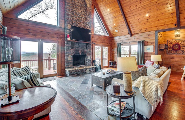 North Georgia Log Home w/Long Range Views