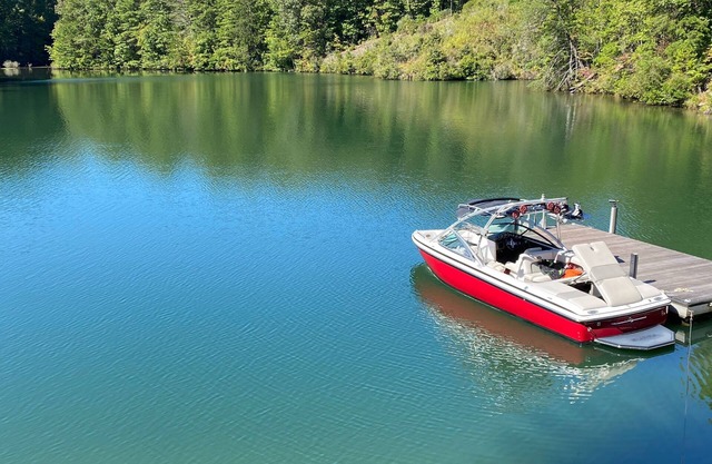 North Keowee Family Lake House on Private Cove With Dock/5 MIN FROM JOCASSEE