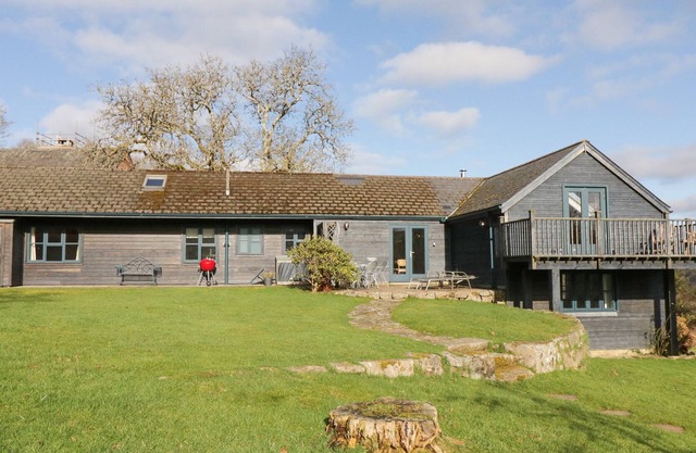 NORTHILL LODGE, family friendly, with hot tub in Chagford