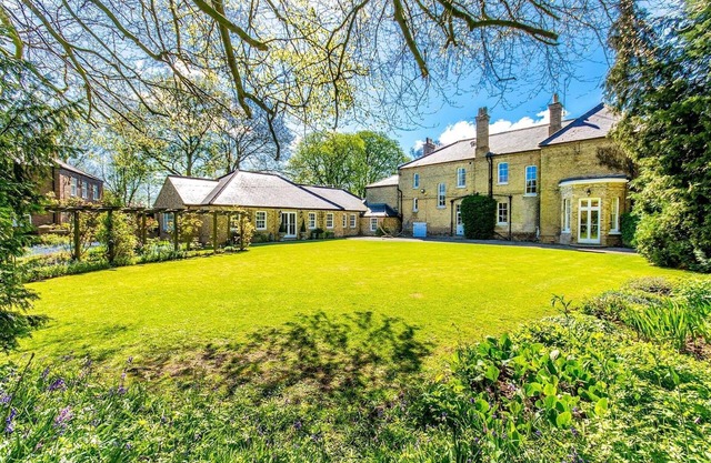 Northolme Hall - Large Country Mansion with Indoor Pool