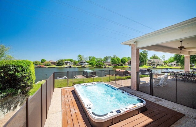 Northshore · Spacious Lakefront: Perfect for 18+, Boat Rentals!